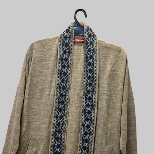 Shrug with Manali border