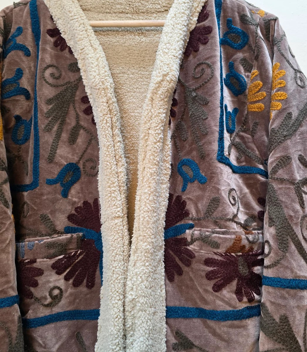From Velvet to Teddy: Finding the Right Jacket for Every Season