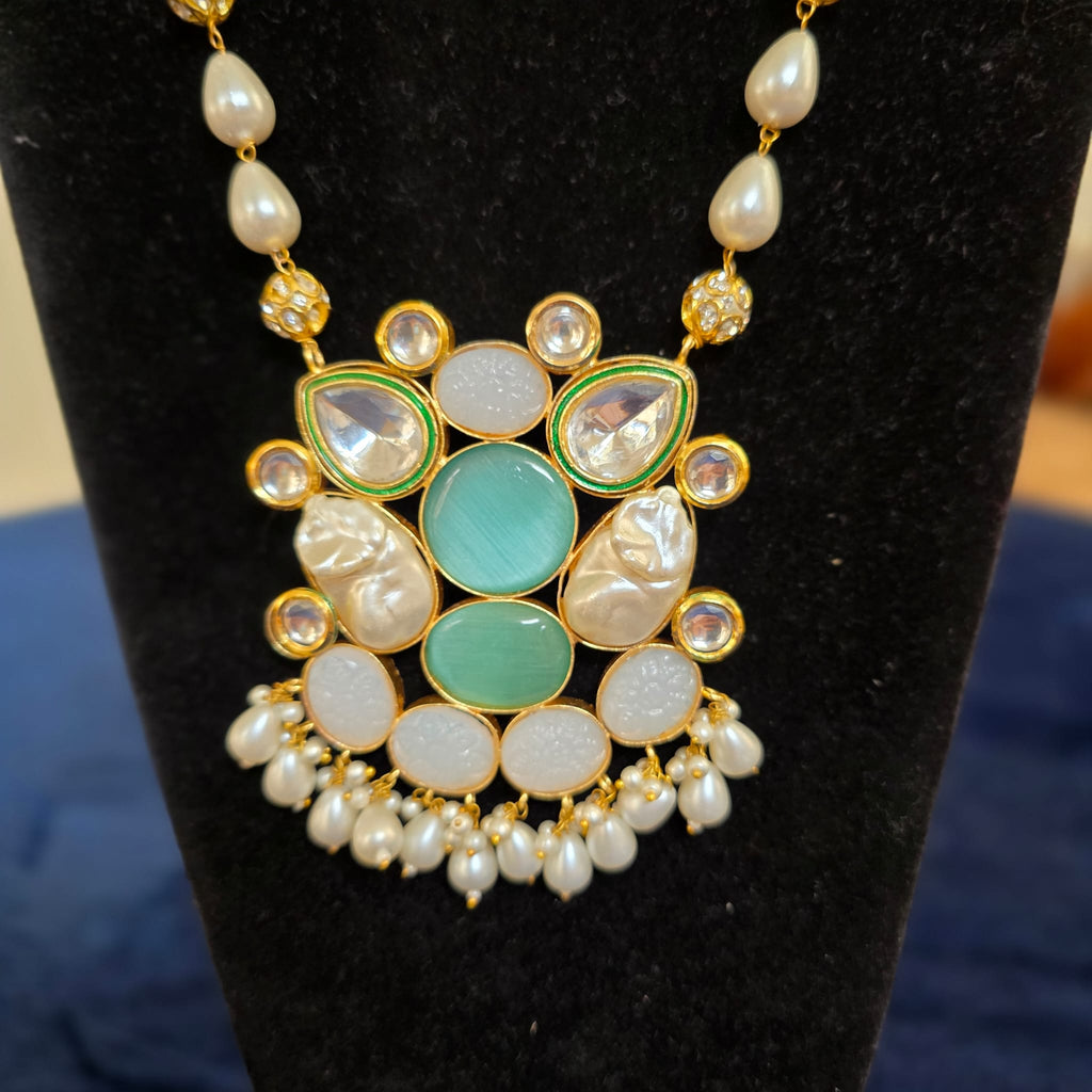 Pearl necklace set