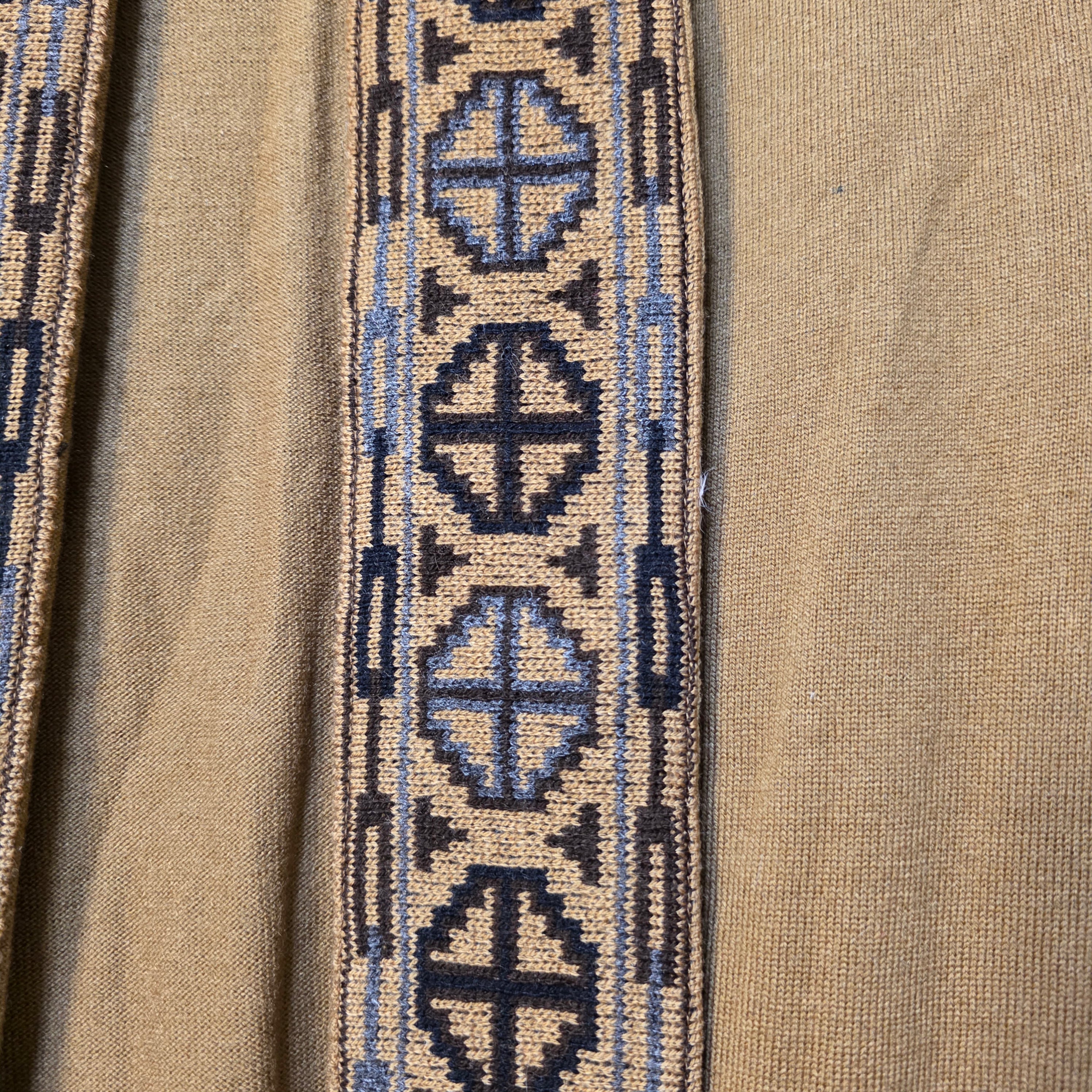Shrug with Manali border