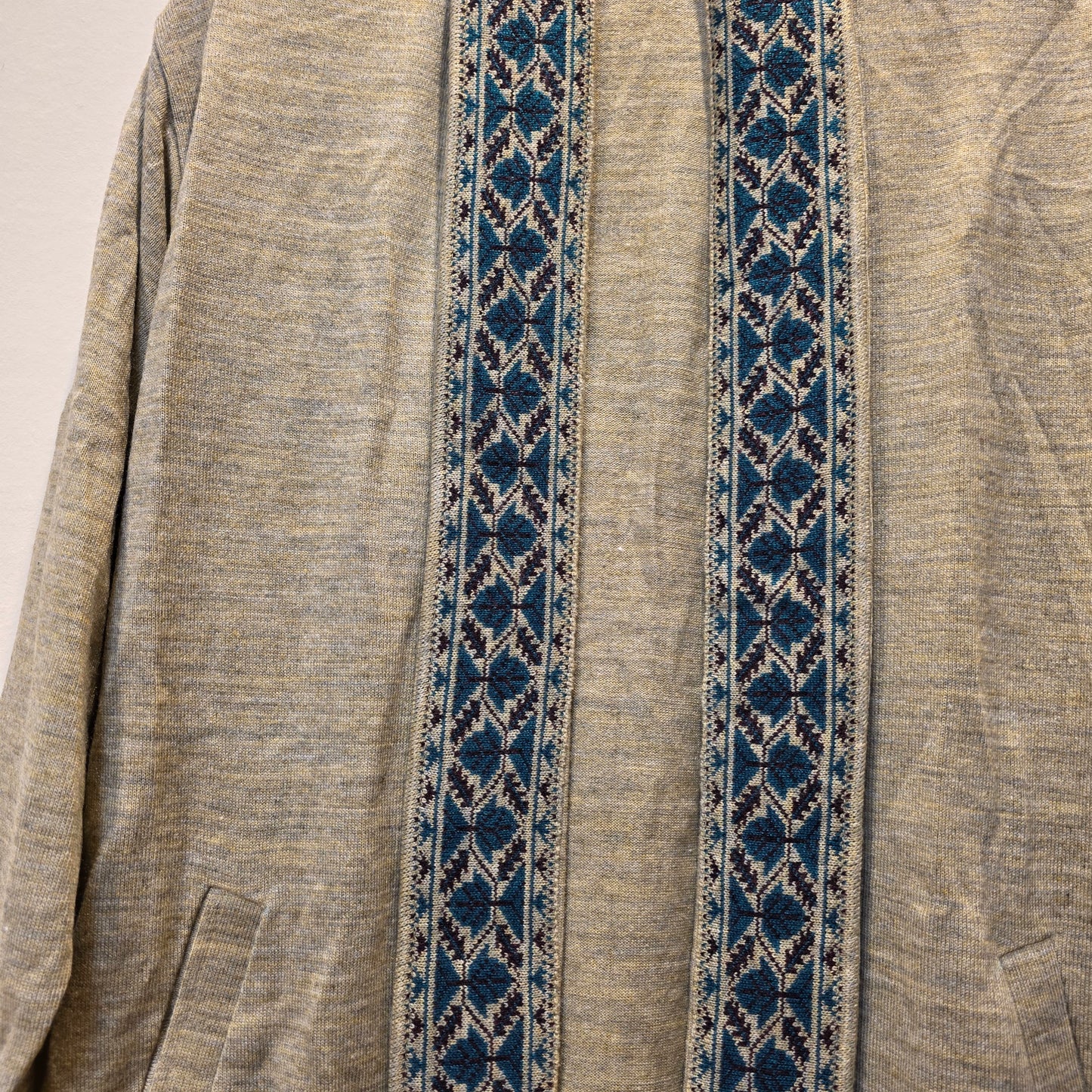 Shrug with Manali border