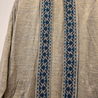 Shrug with Manali border