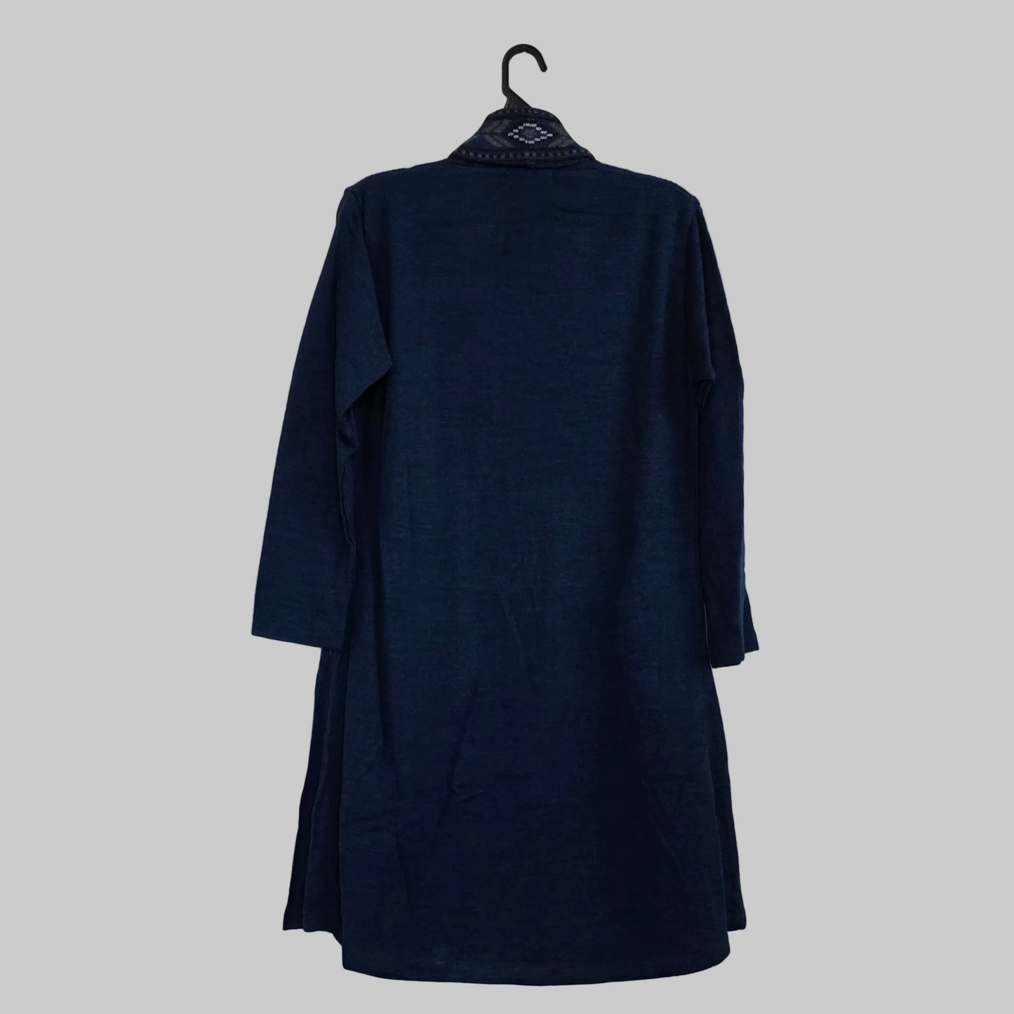 Shrug with Manali border