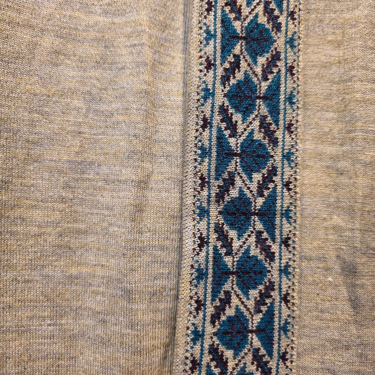 Shrug with Manali border