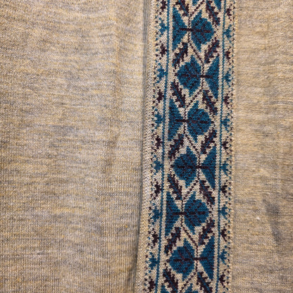 Shrug with Manali border