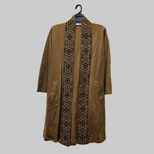 Shrug with Manali border