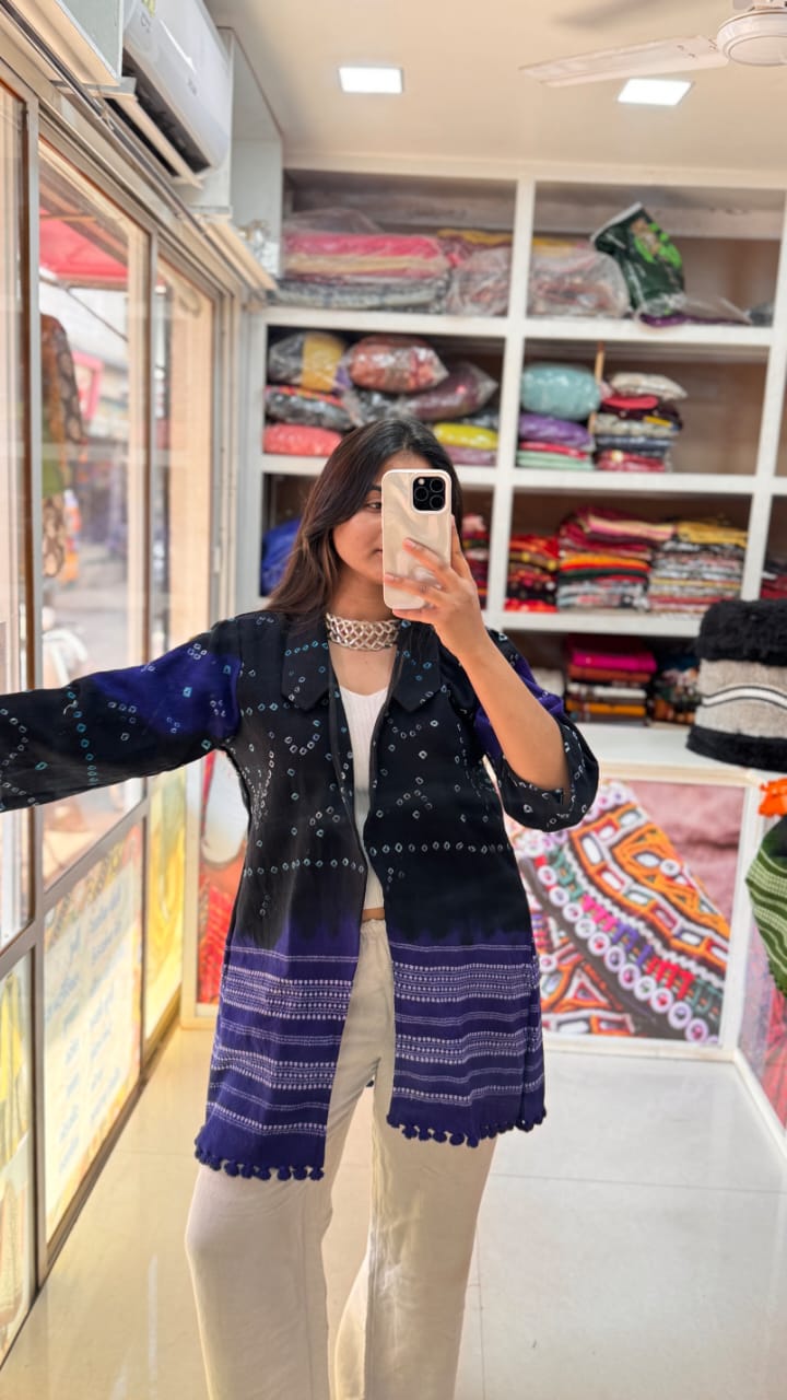Woolen Bandhani shrug