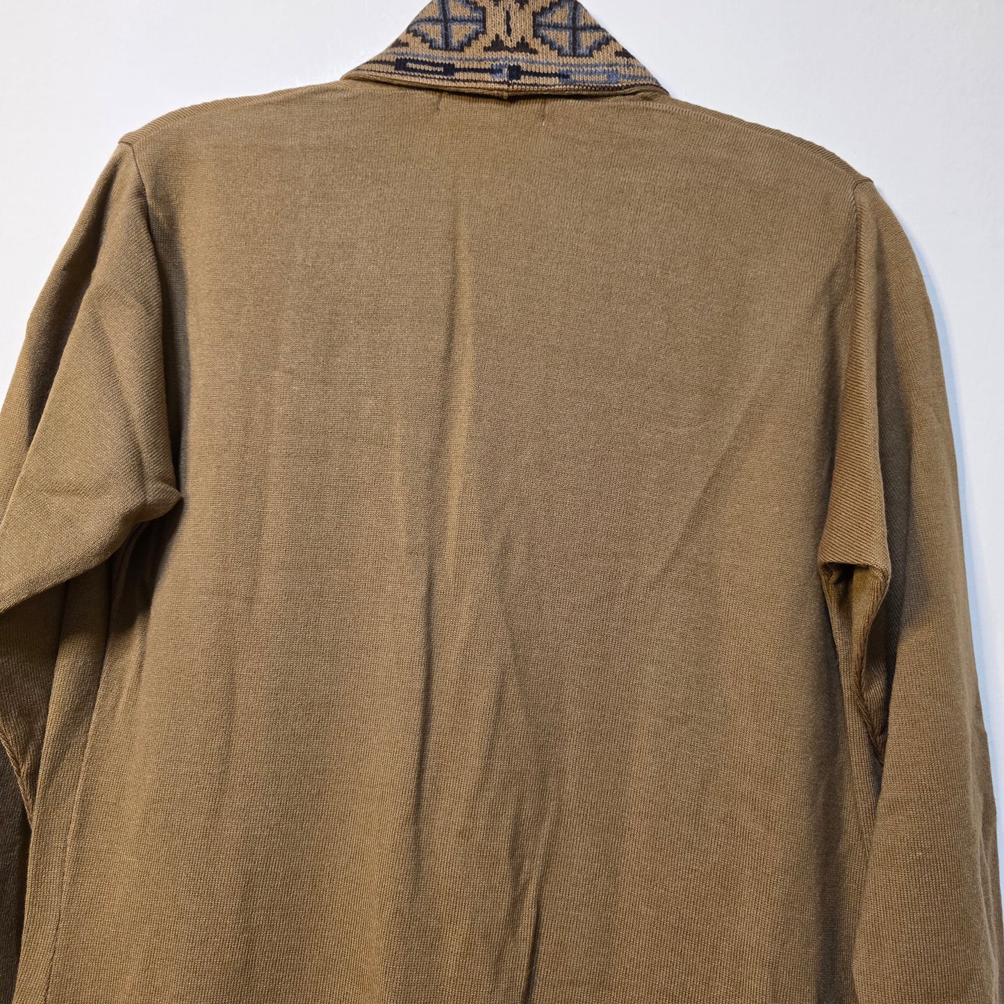 Shrug with Manali border