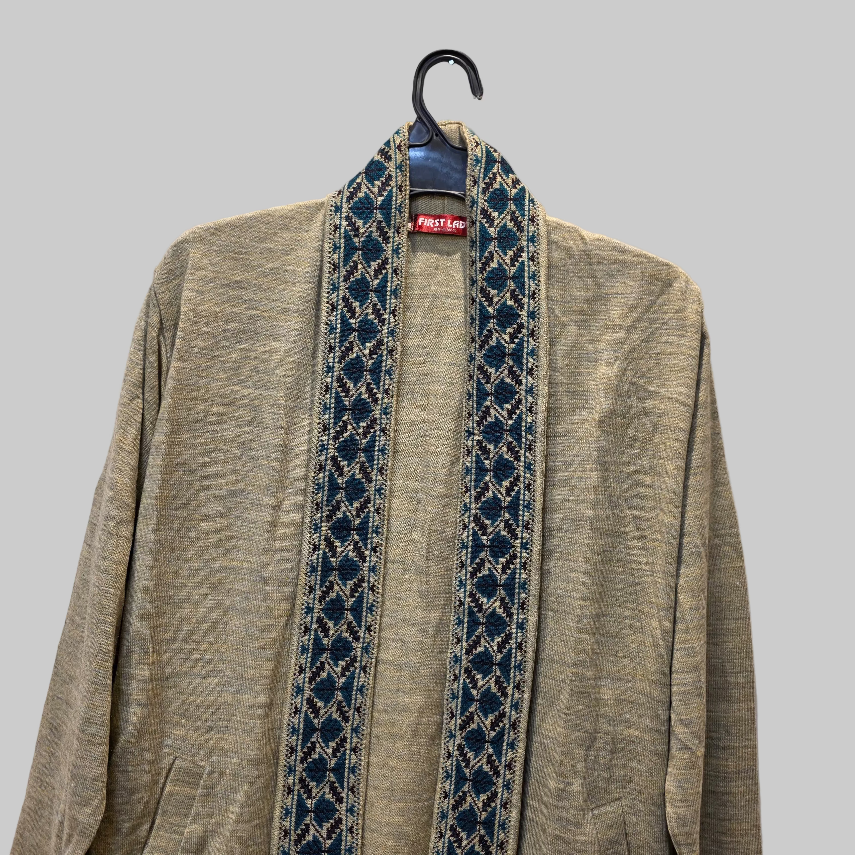 Shrug with Manali border