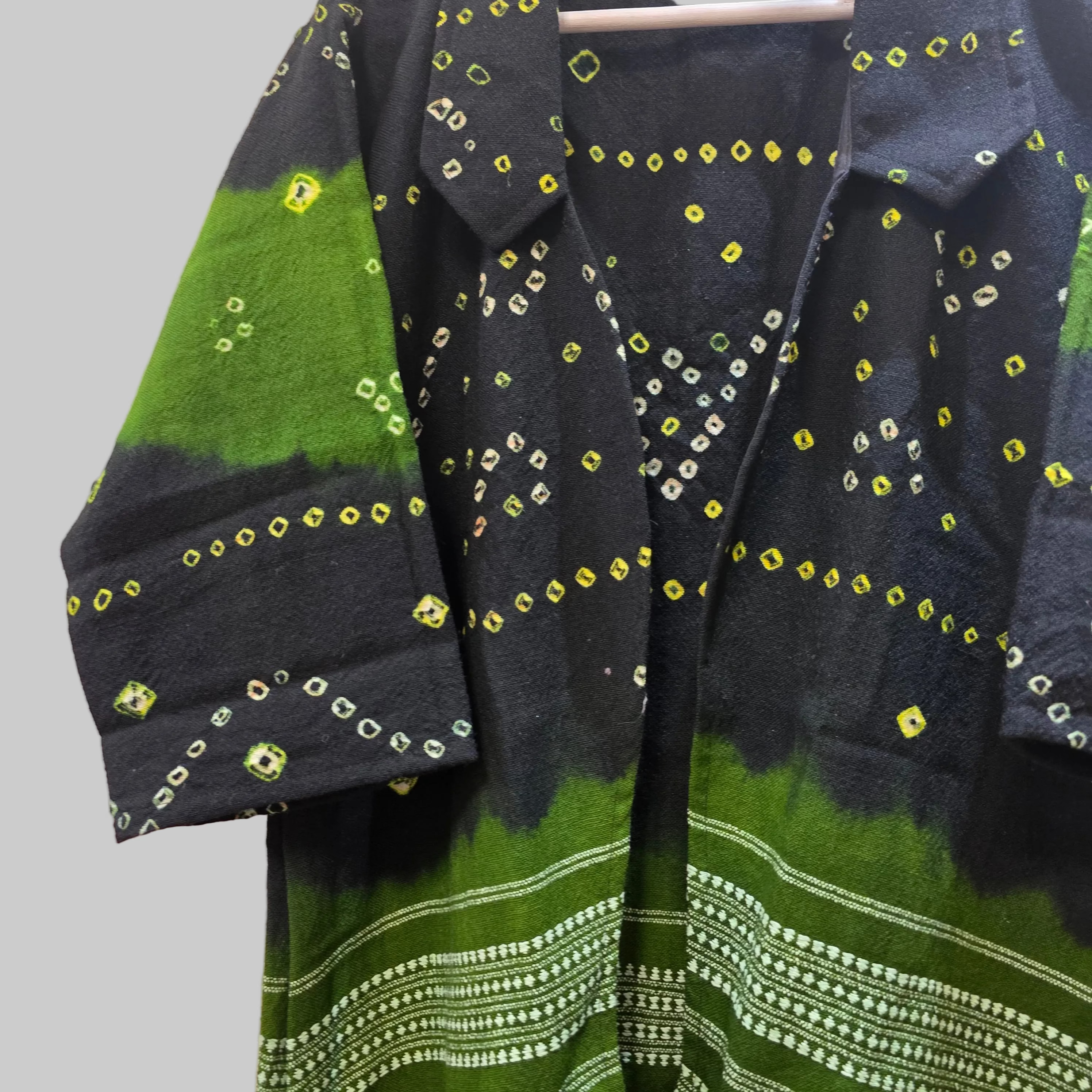 Woolen Bandhani shrug